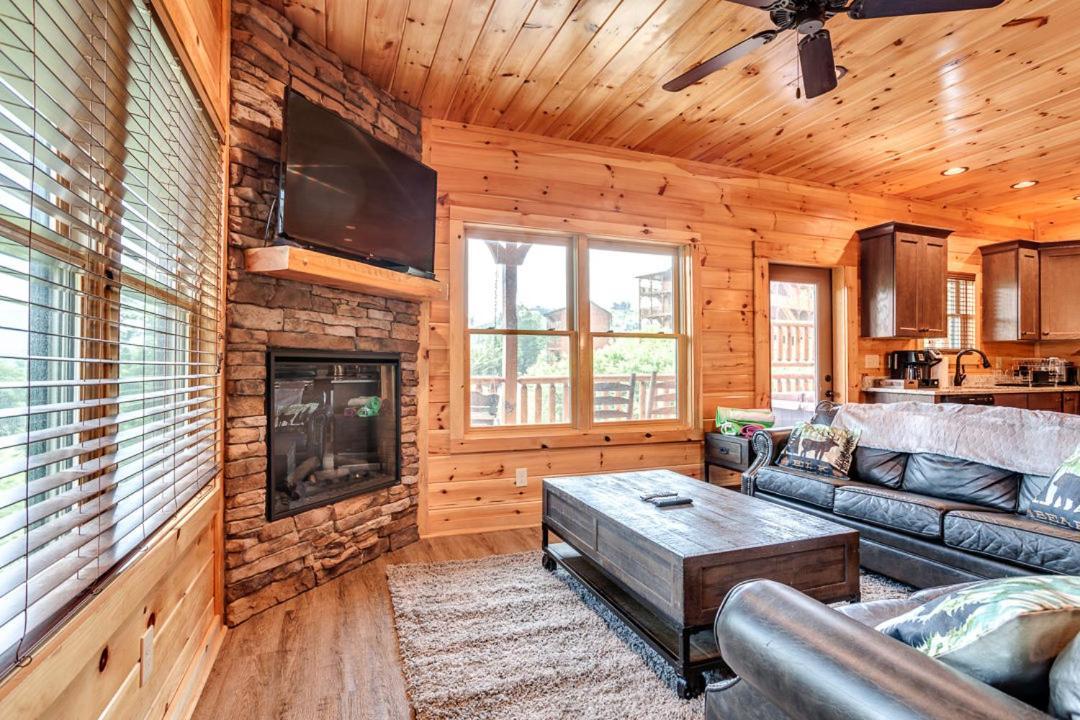 Gatlinburg Cabin With Private Hot Tub By Staycating Luaran gambar
