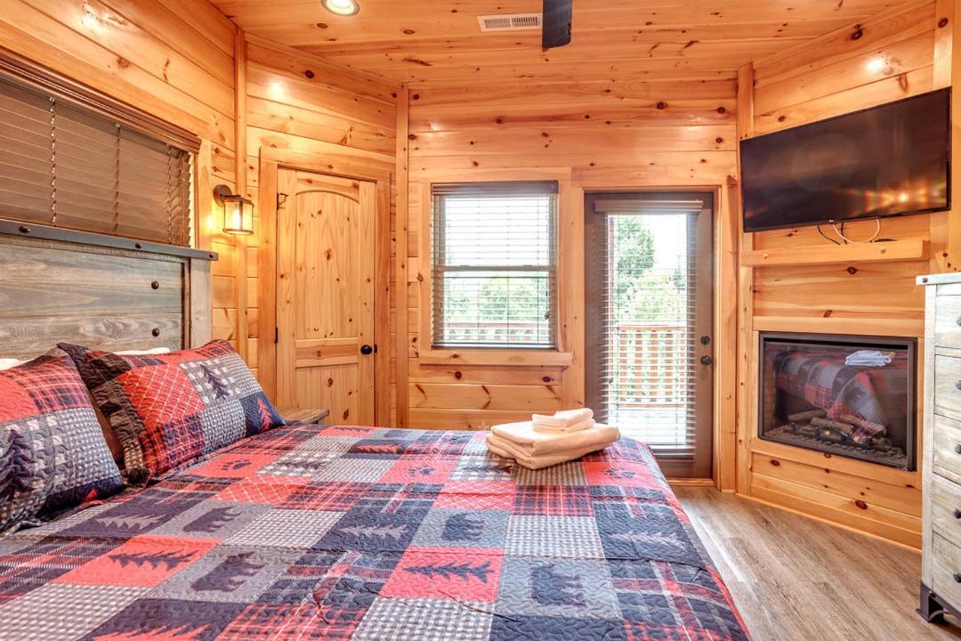 Gatlinburg Cabin With Private Hot Tub By Staycating Luaran gambar