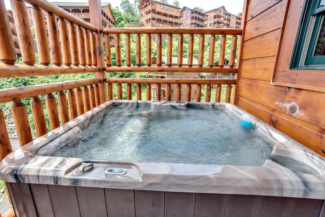 Gatlinburg Cabin With Private Hot Tub By Staycating Luaran gambar
