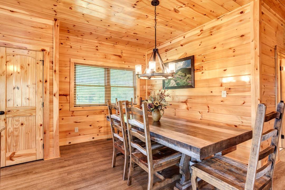 Gatlinburg Cabin With Private Hot Tub By Staycating Luaran gambar