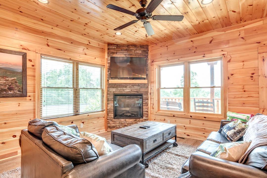 Gatlinburg Cabin With Private Hot Tub By Staycating Luaran gambar