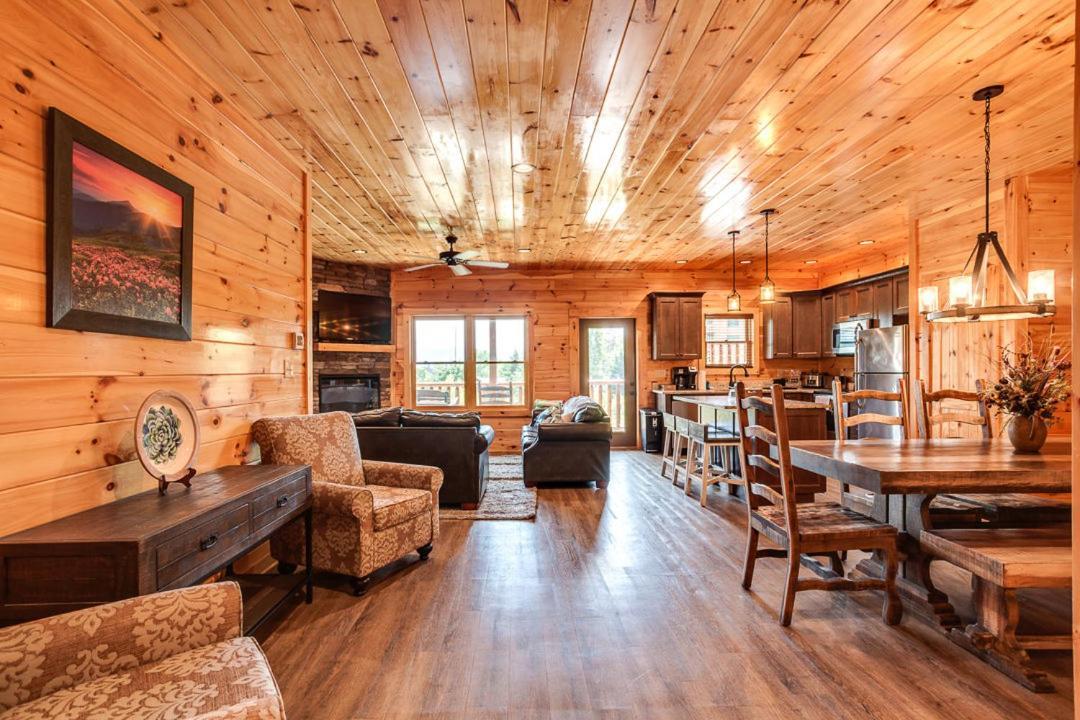 Gatlinburg Cabin With Private Hot Tub By Staycating Luaran gambar