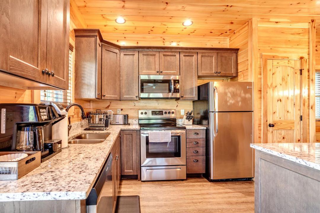 Gatlinburg Cabin With Private Hot Tub By Staycating Luaran gambar