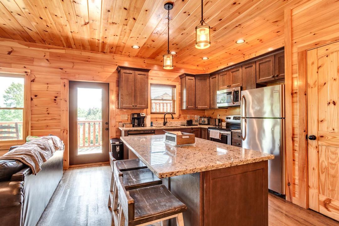Gatlinburg Cabin With Private Hot Tub By Staycating Luaran gambar