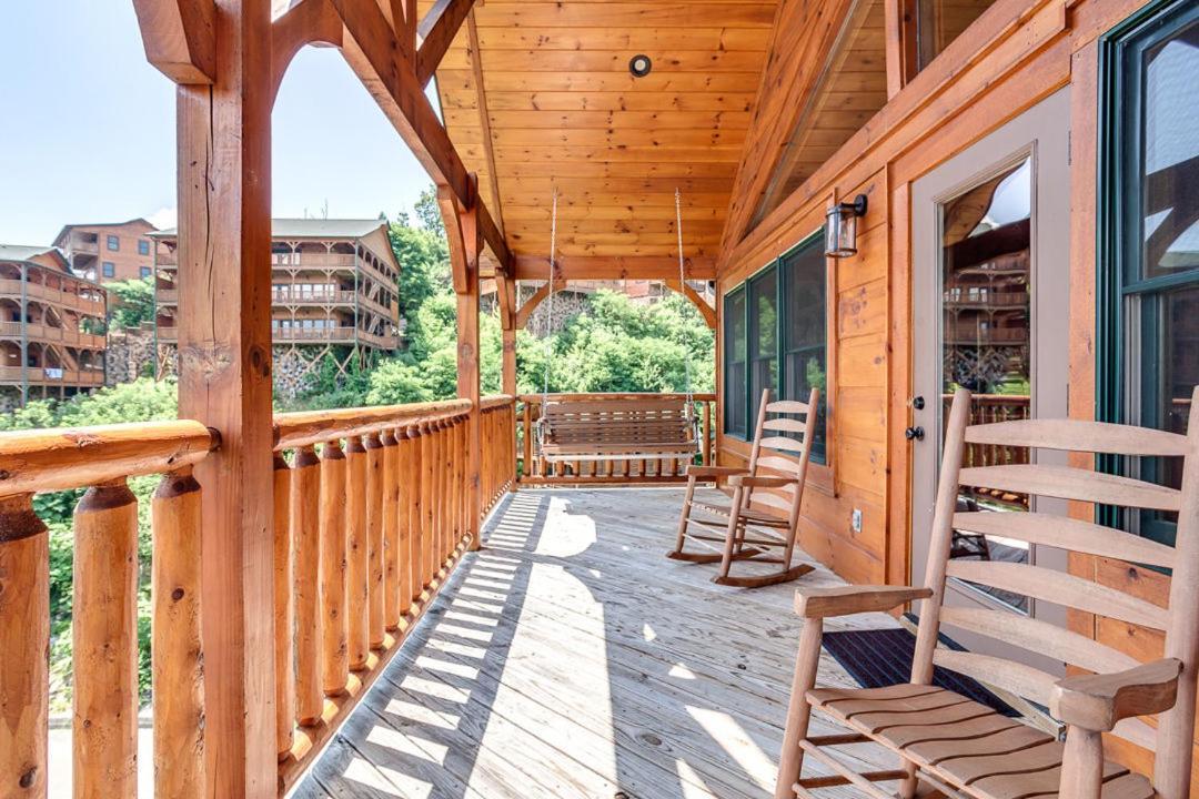 Gatlinburg Cabin With Private Hot Tub By Staycating Luaran gambar