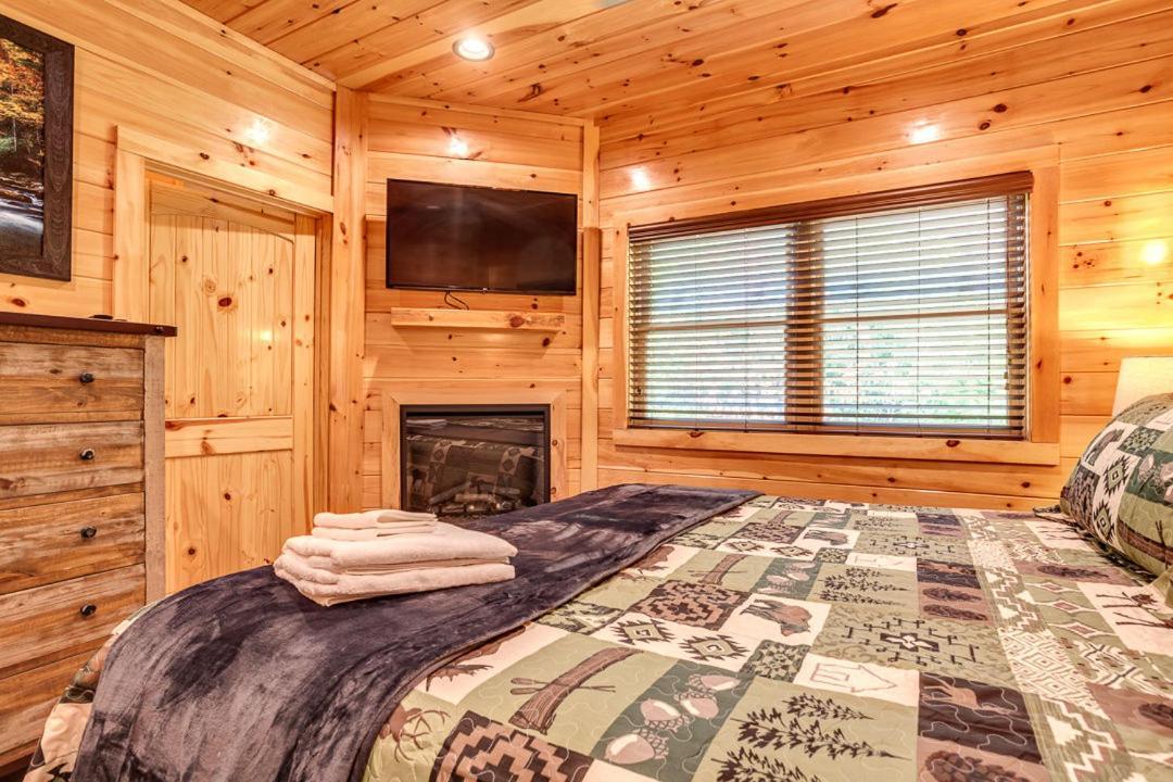 Gatlinburg Cabin With Private Hot Tub By Staycating Luaran gambar