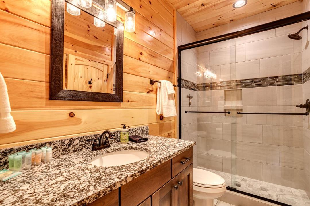 Gatlinburg Cabin With Private Hot Tub By Staycating Luaran gambar