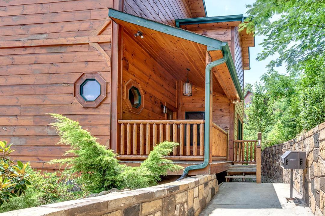 Gatlinburg Cabin With Private Hot Tub By Staycating Luaran gambar