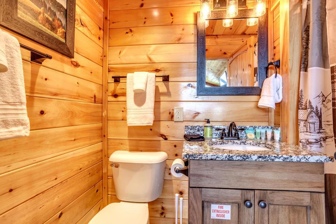 Gatlinburg Cabin With Private Hot Tub By Staycating Luaran gambar