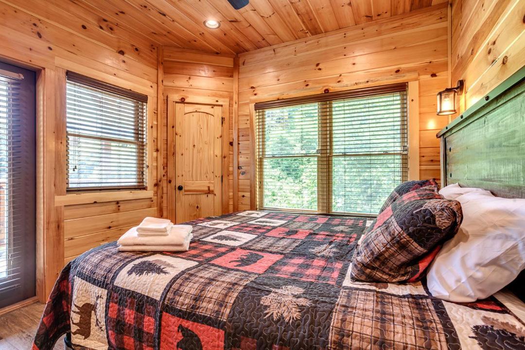 Gatlinburg Cabin With Private Hot Tub By Staycating Luaran gambar