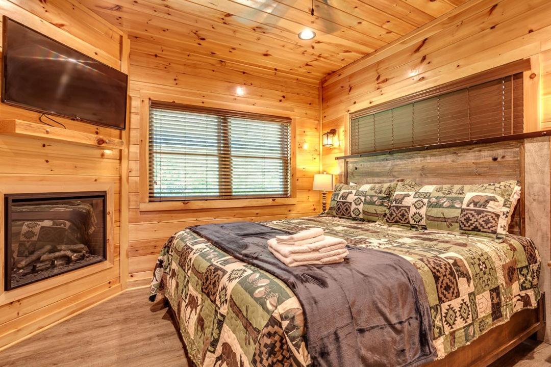 Gatlinburg Cabin With Private Hot Tub By Staycating Luaran gambar