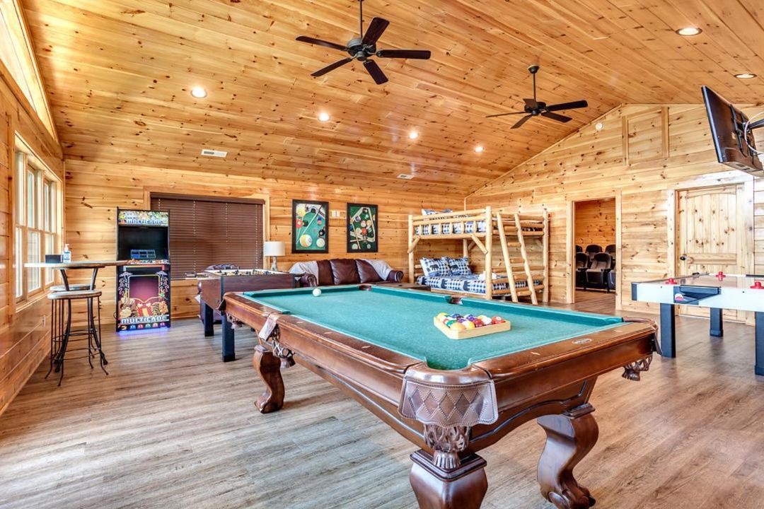 Gatlinburg Cabin With Private Hot Tub By Staycating Luaran gambar