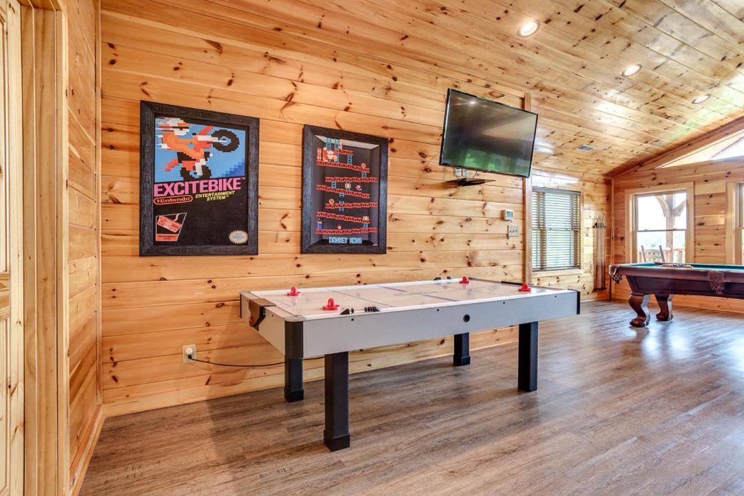 Gatlinburg Cabin With Private Hot Tub By Staycating Luaran gambar