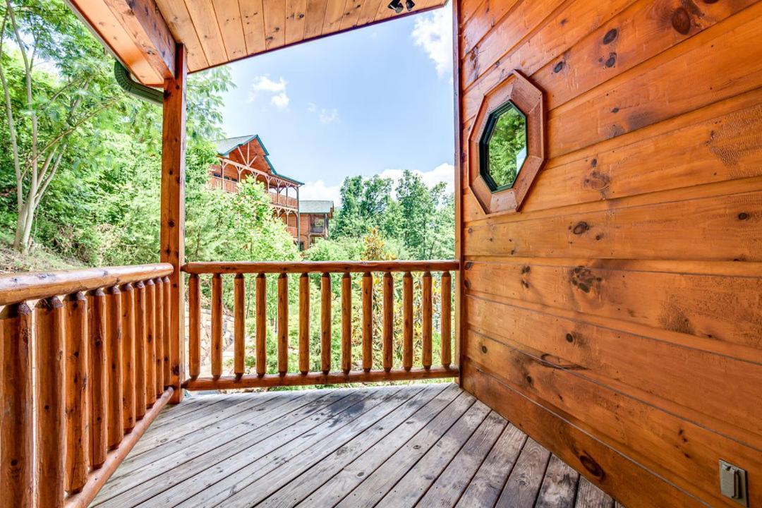 Gatlinburg Cabin With Private Hot Tub By Staycating Luaran gambar